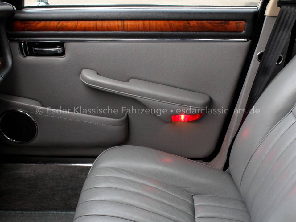 Immagine 25/46 di Jaguar XJ 12 (1986)