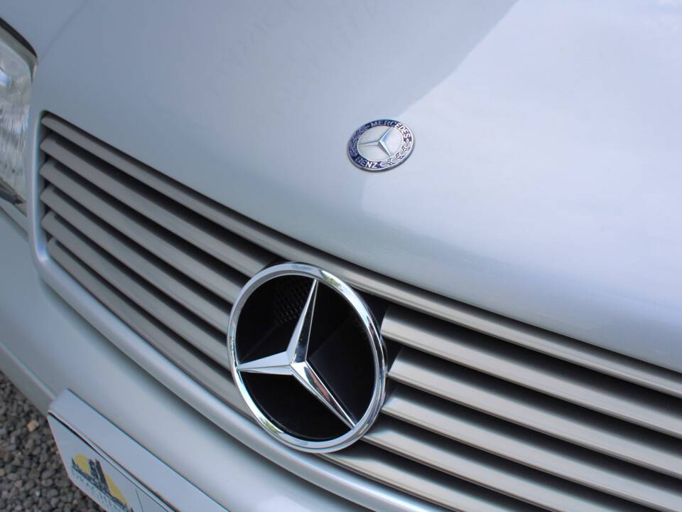 Image 12/50 of Mercedes-Benz SL 320 (2001)