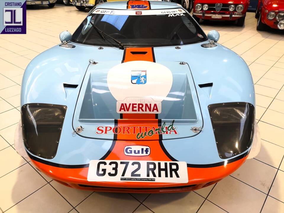 Image 17/50 of Ford GT40 (1966)