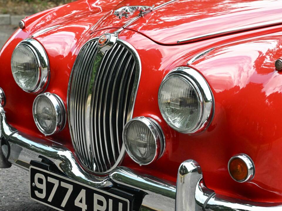 Bild 13/50 von Jaguar Mk II 2.4 (1961)