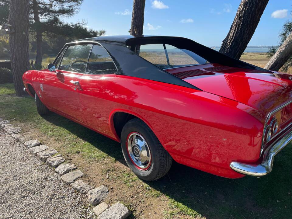 Image 2/5 of Chevrolet Corvair Monza (1965)