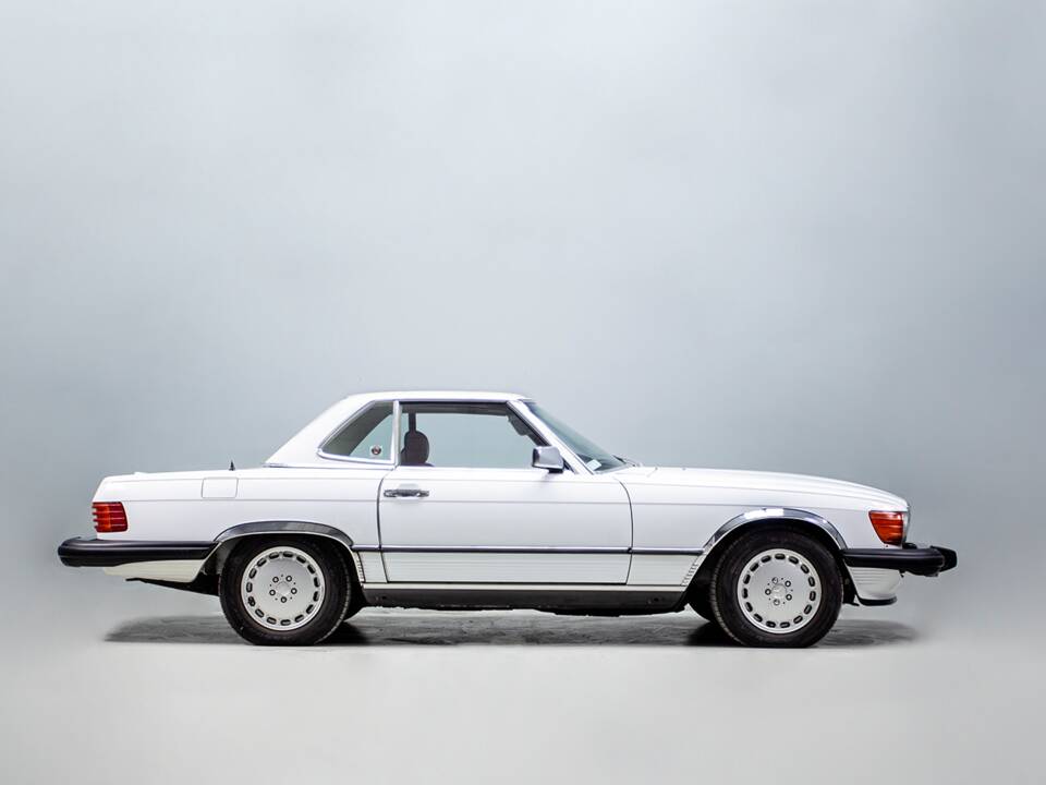 Image 15/48 of Mercedes-Benz 560 SL (1988)