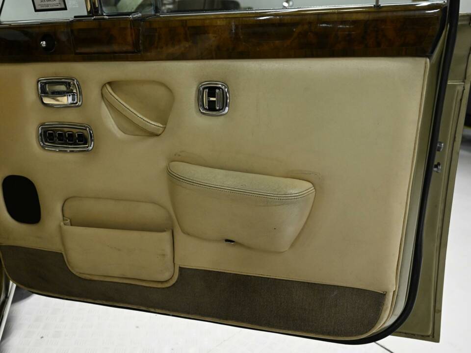 Bild 35/50 von Rolls-Royce Silver Shadow II (1980)