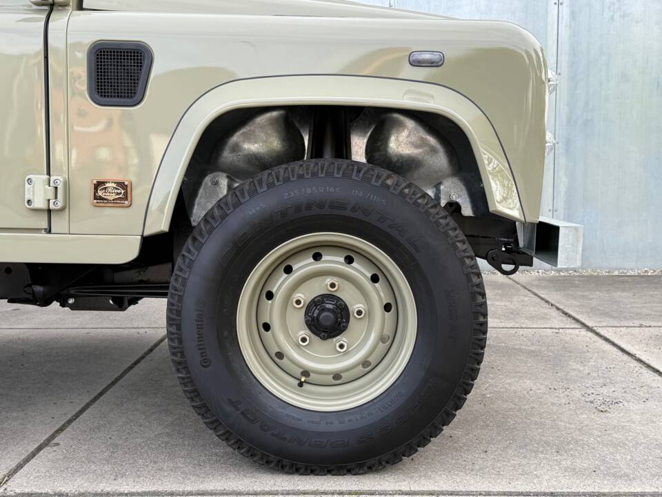Bild 15/21 von Land Rover Defender 110 (2005)