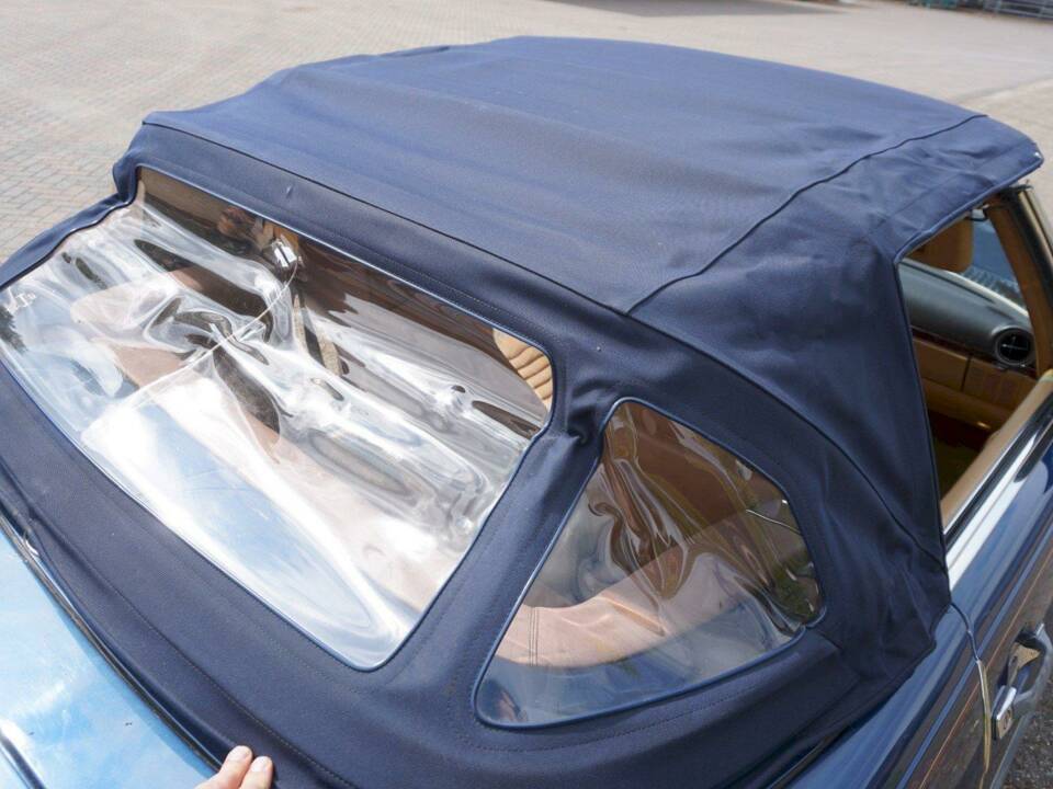 Afbeelding 16/36 van Mercedes-Benz 560 SL (1986)