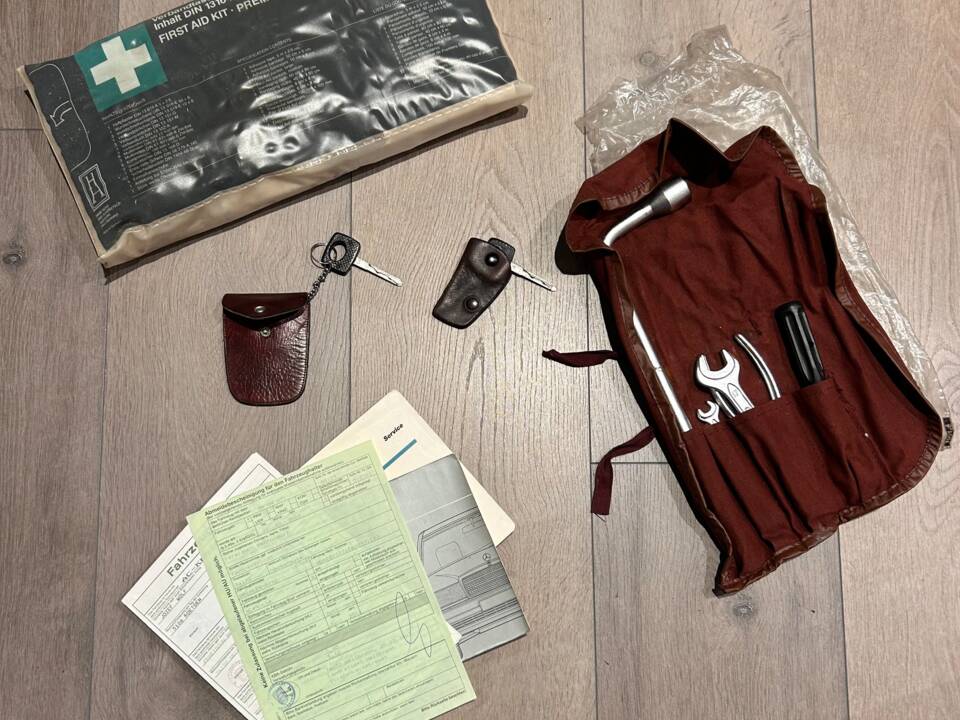 Bild 12/14 von Mercedes-Benz 190 D (1989)