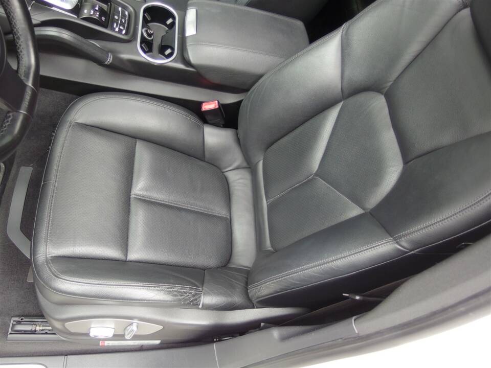 Bild 53/99 von Porsche Cayenne S (2010)
