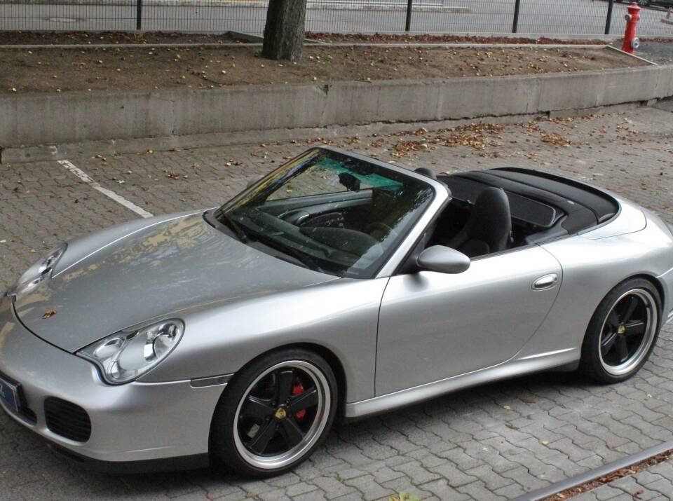 Bild 5/17 von Porsche 911 Carrera 4 (2004)