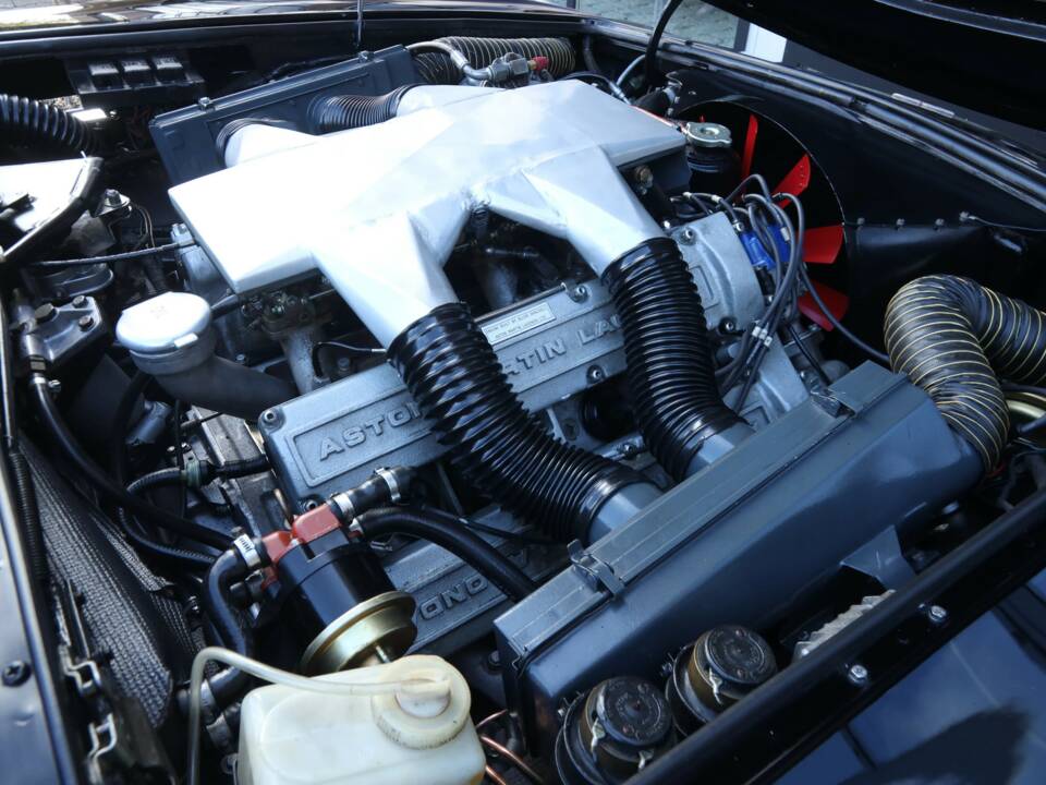 Image 16/50 of Aston Martin DBS V8 (1972)