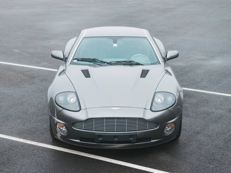 Image 4/18 of Aston Martin V12 Vanquish (2003)