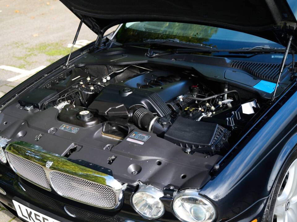 Bild 7/8 von Jaguar S-Type 4.2 V8 R (2006)