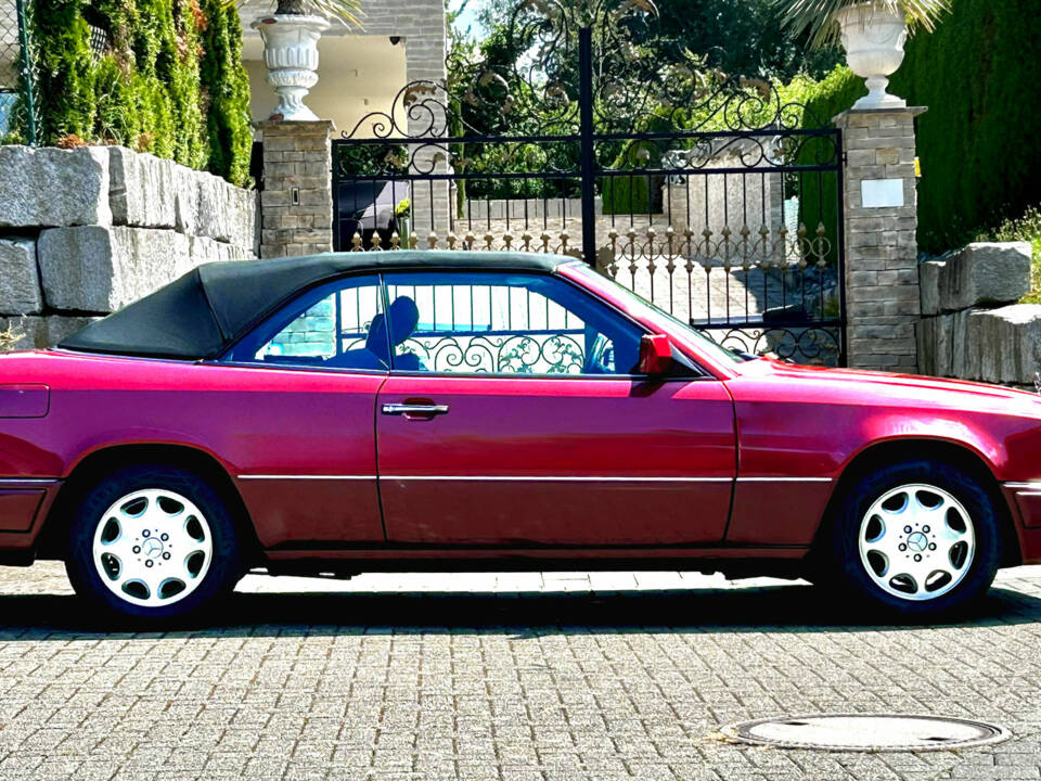 Bild 1/9 von Mercedes-Benz E 220 (1994)
