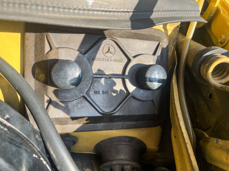 Image 88/139 of Mercedes-Benz 240 D (1978)