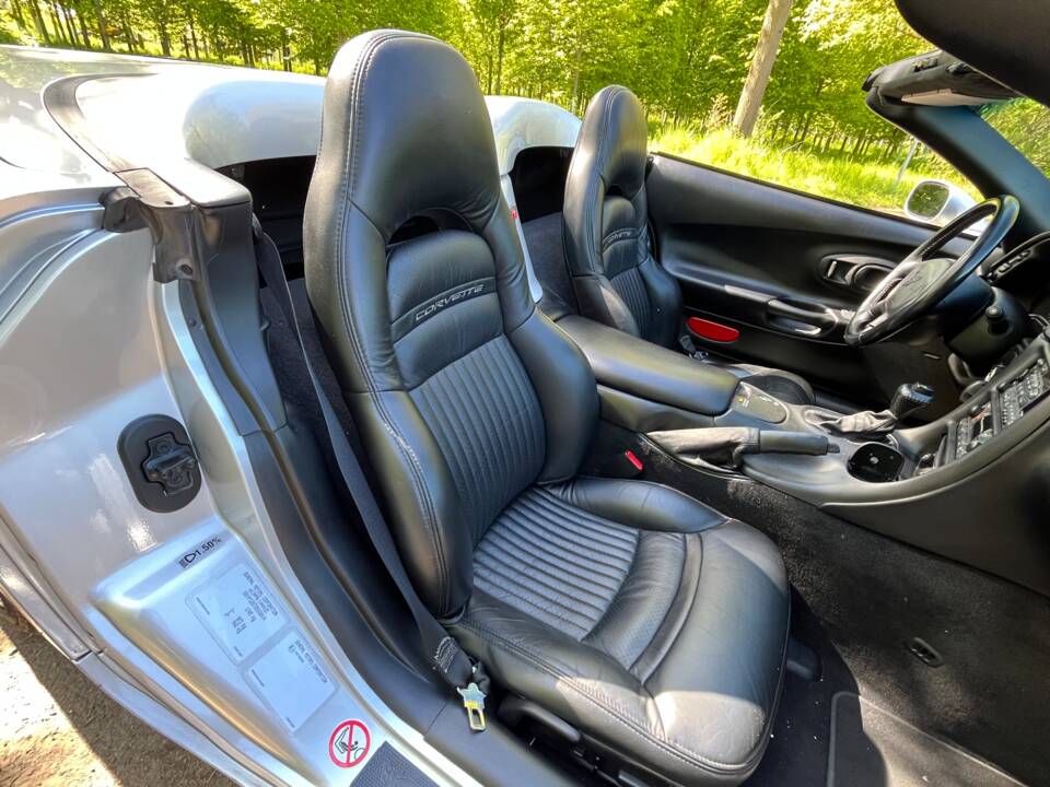 Image 34/50 of Chevrolet Corvette (2001)