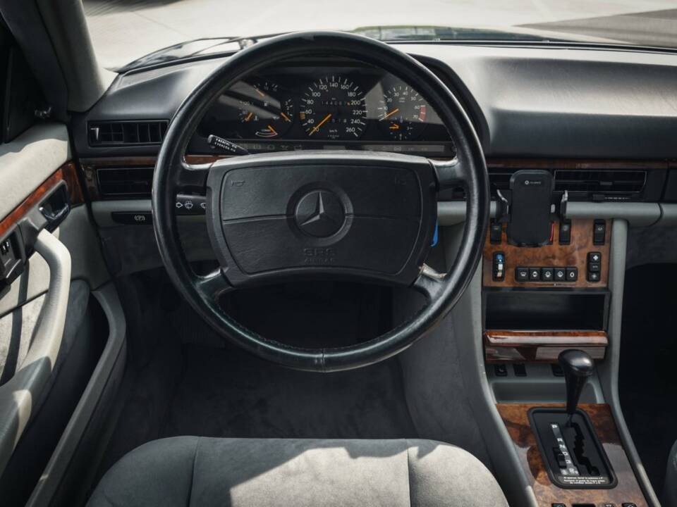 Bild 8/15 von Mercedes-Benz 560 SEC (1990)