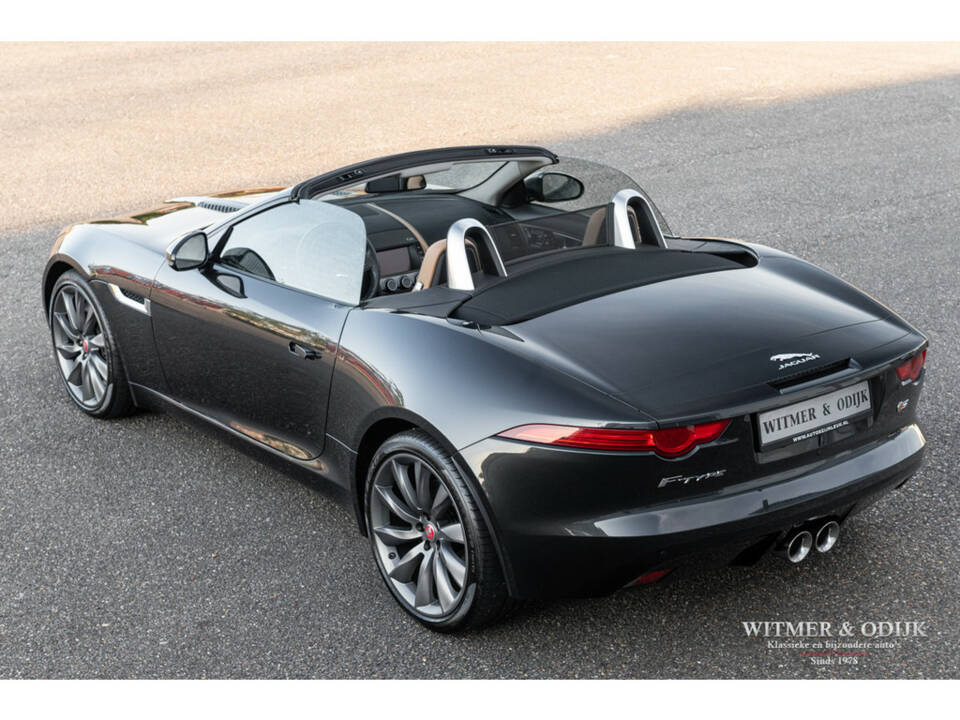 Image 25/38 of Jaguar F-Type S (2014)