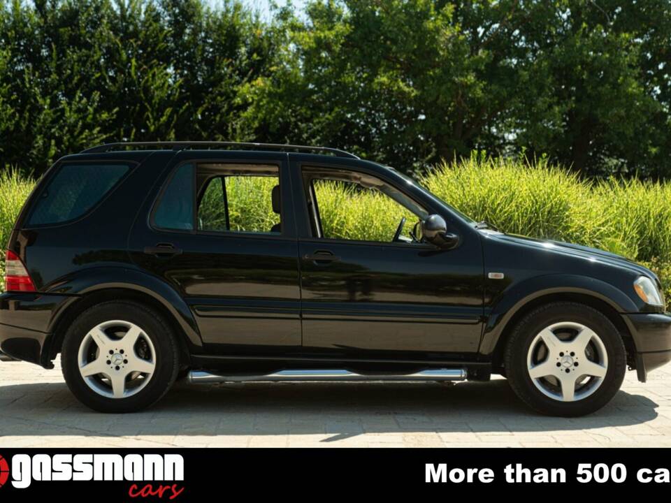 Image 4/15 of Mercedes-Benz ML 55 AMG (2000)