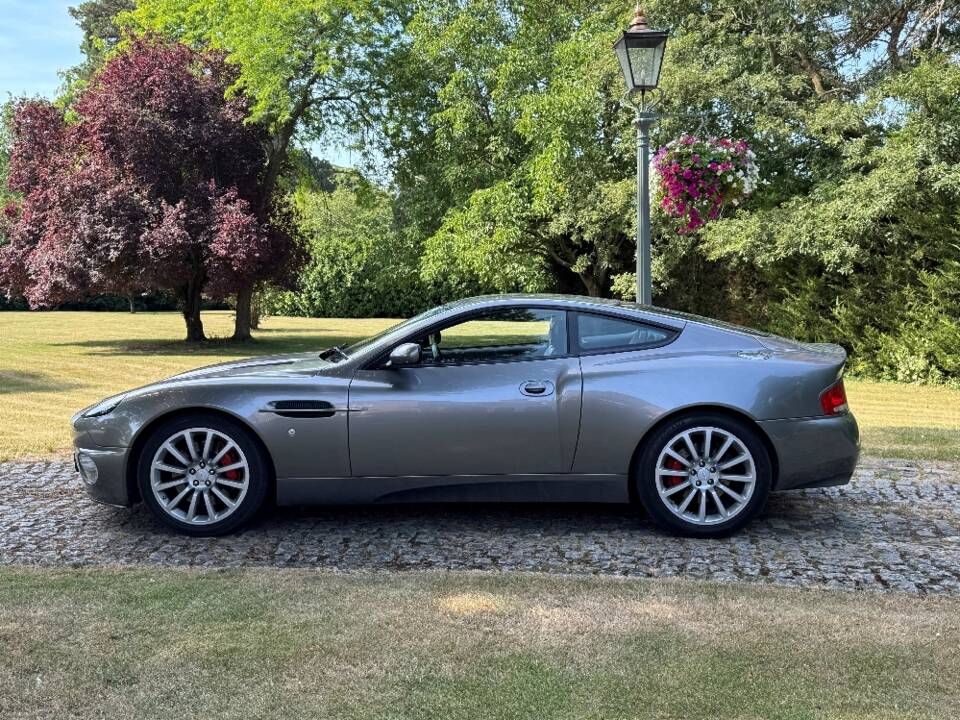 Image 8/40 of Aston Martin V12 Vanquish (2002)