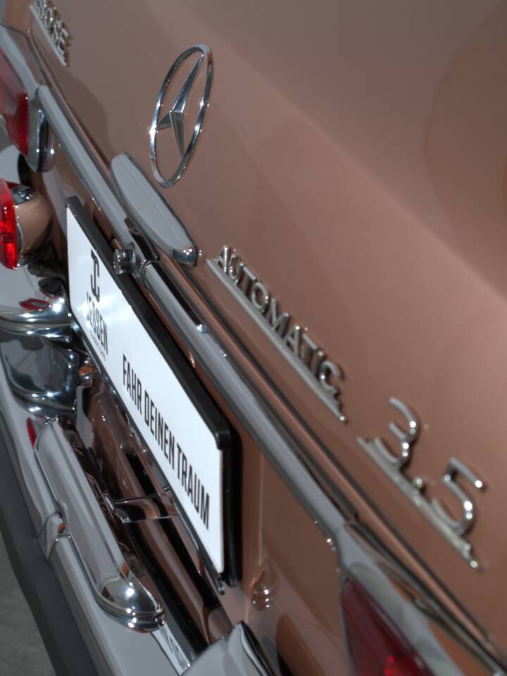 Image 23/57 of Mercedes-Benz 280 SE 3,5 (1971)