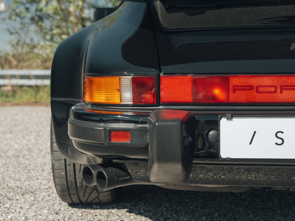 Immagine 31/83 di Porsche 911 Turbo 3.3 (1988)