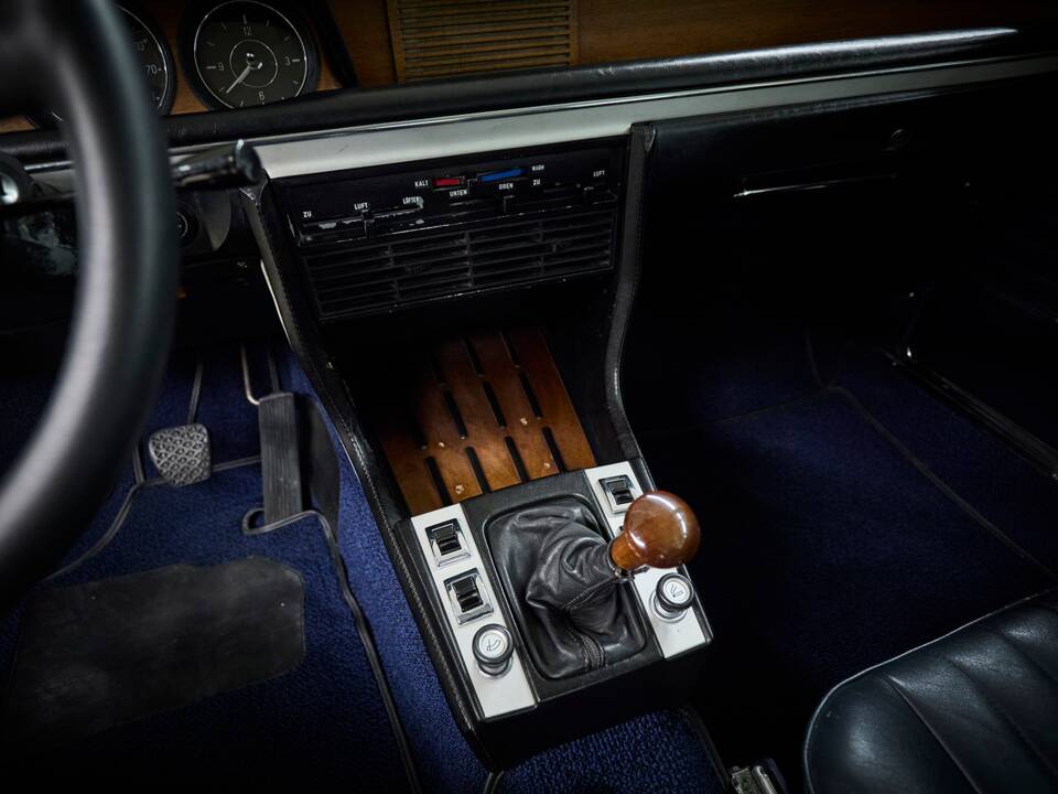 Image 73/100 of BMW 3.0 CSi (1973)