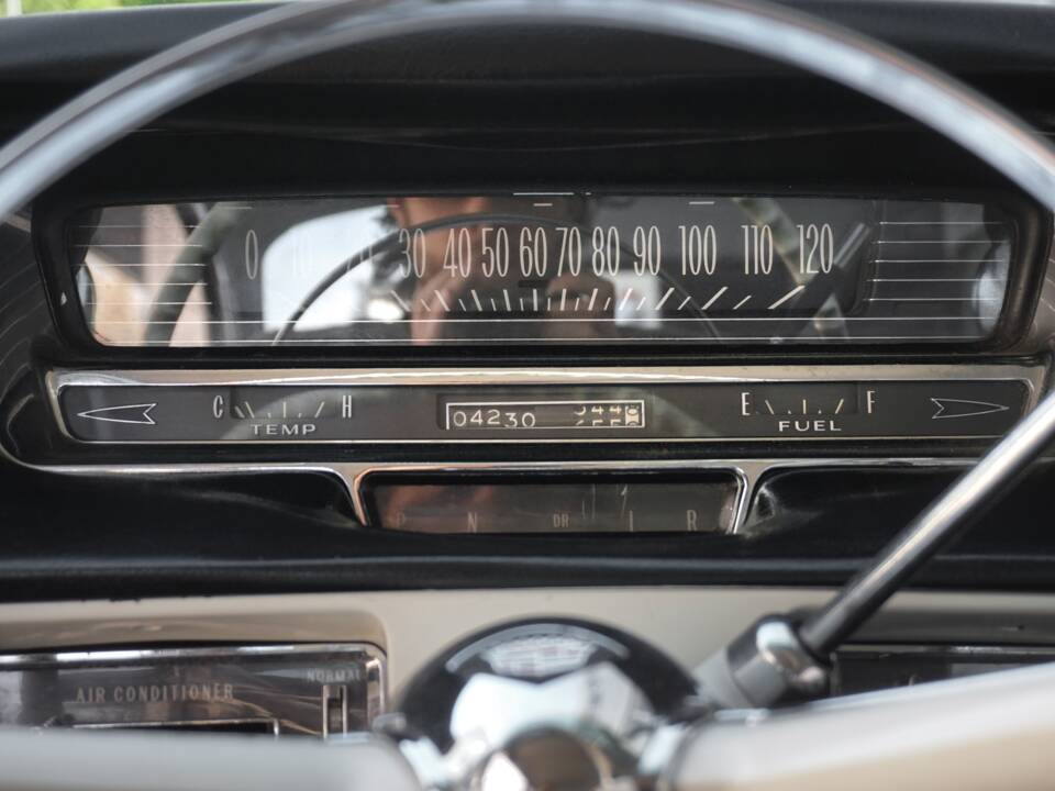 Bild 43/62 von Cadillac Coupe DeVille (1959)