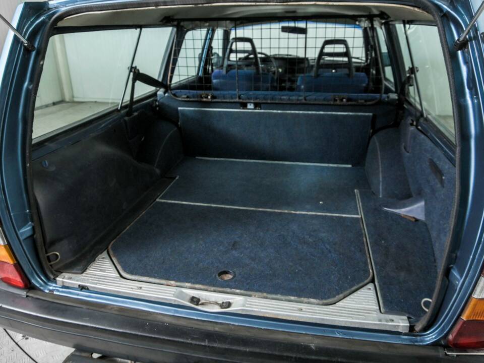 Image 41/50 de Volvo 240 Turbo (1983)