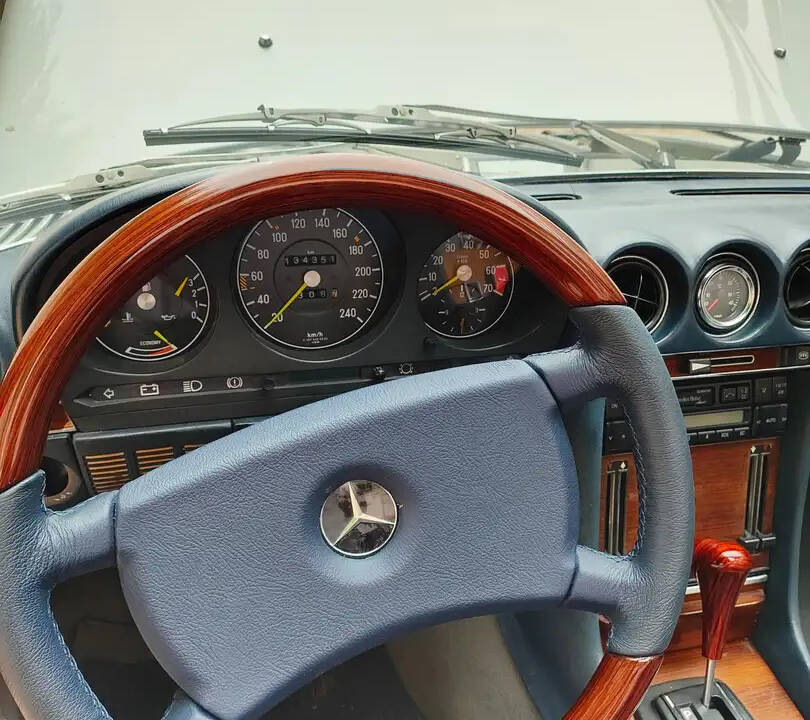 Immagine 4/12 di Mercedes-Benz 380 SL (1981)