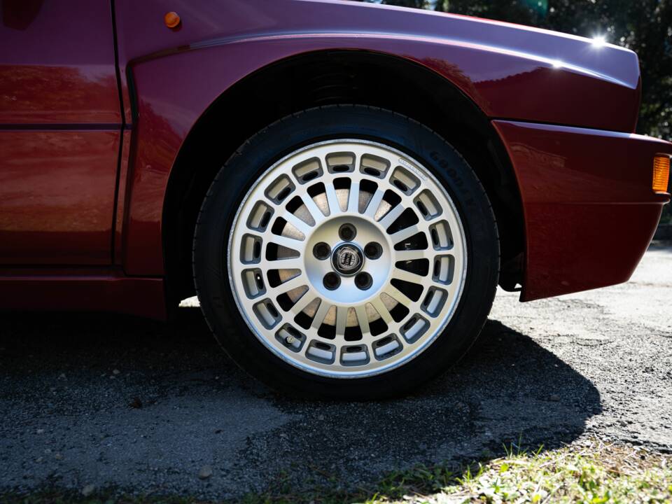 Image 47/63 of Lancia Delta HF Integrale Evoluzione II (1994)