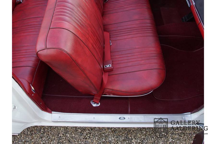 Image 46/50 of Oldsmobile Dynamic 88 (1966)