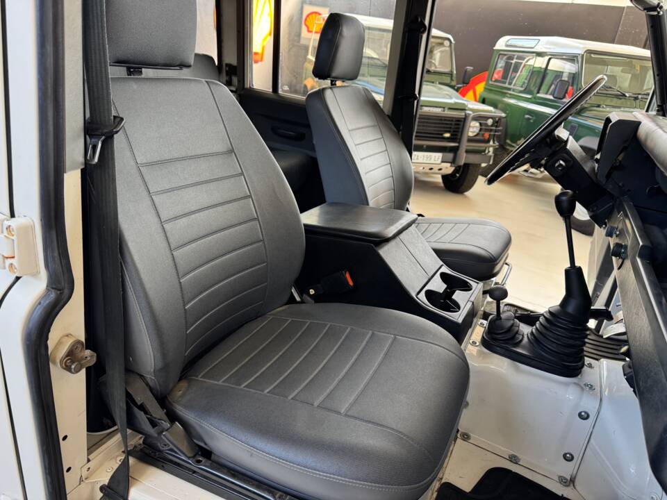 Image 29/45 de Land Rover Defender 110 (1991)