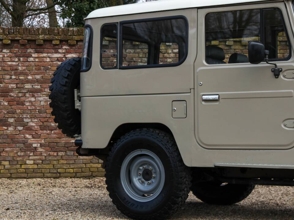 Image 24/50 of Toyota Land Cruiser BJ 40 (1980)