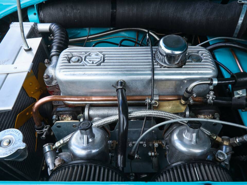 Image 13/50 of MG MGA 1600 (1958)