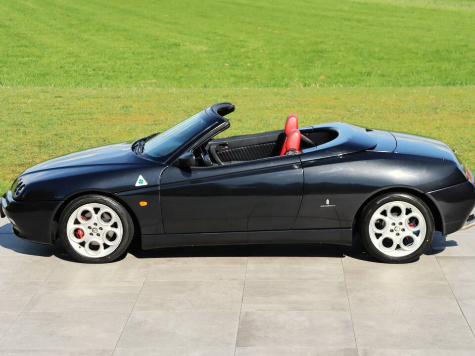 Image 12/50 of Alfa Romeo Spider 3.0 V6 24V (2001)