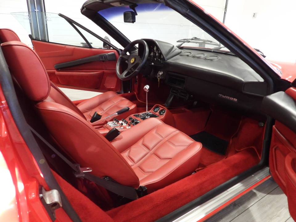 Image 10/15 de Ferrari 208 GTS Turbo (1985)