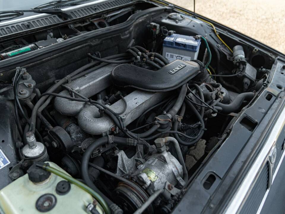 Image 38/41 of Lancia Thema 6V (1985)