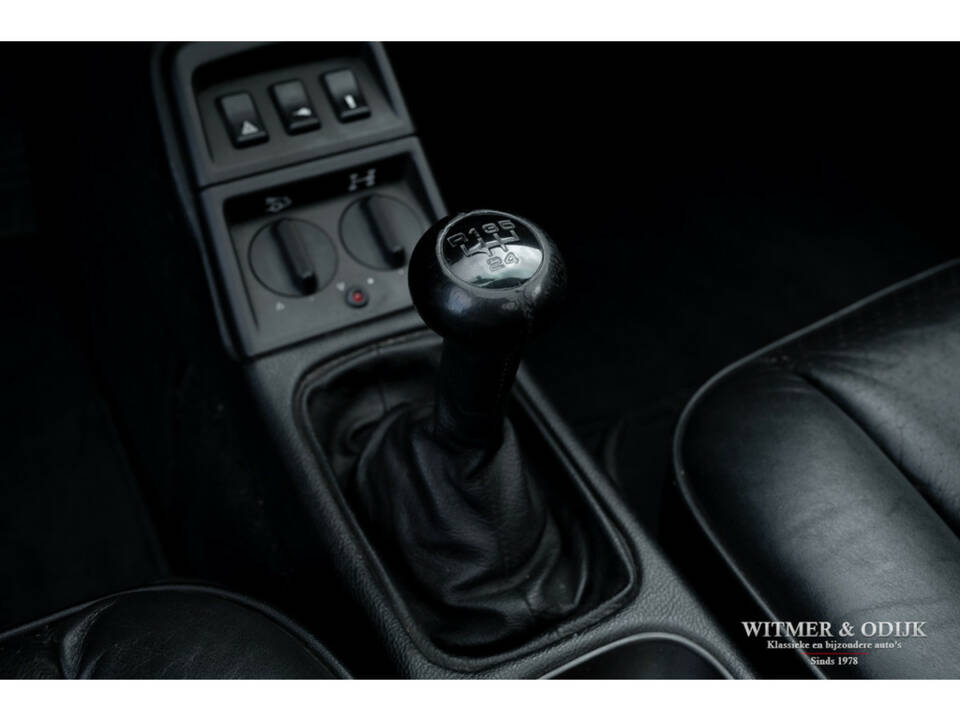 Image 22/28 de Porsche 911 Carrera 4 (1990)