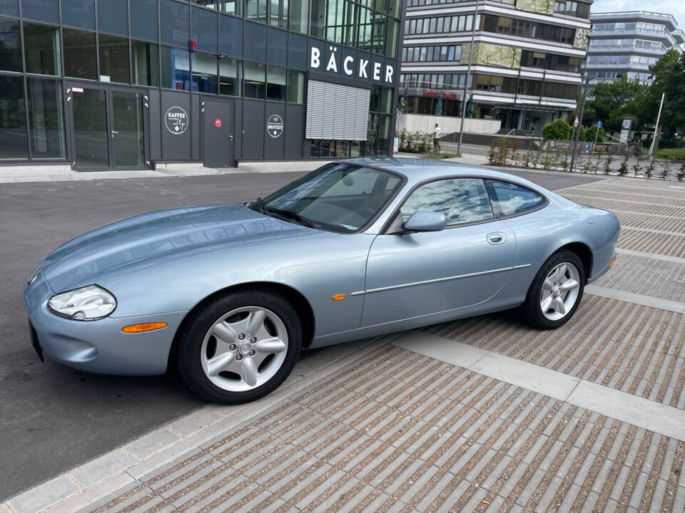 Image 4/8 of Jaguar XK8 4.0 (1997)
