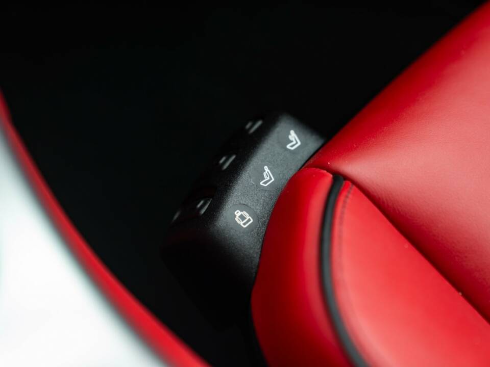 Image 35/50 of Mercedes-Benz SLS AMG (2010)