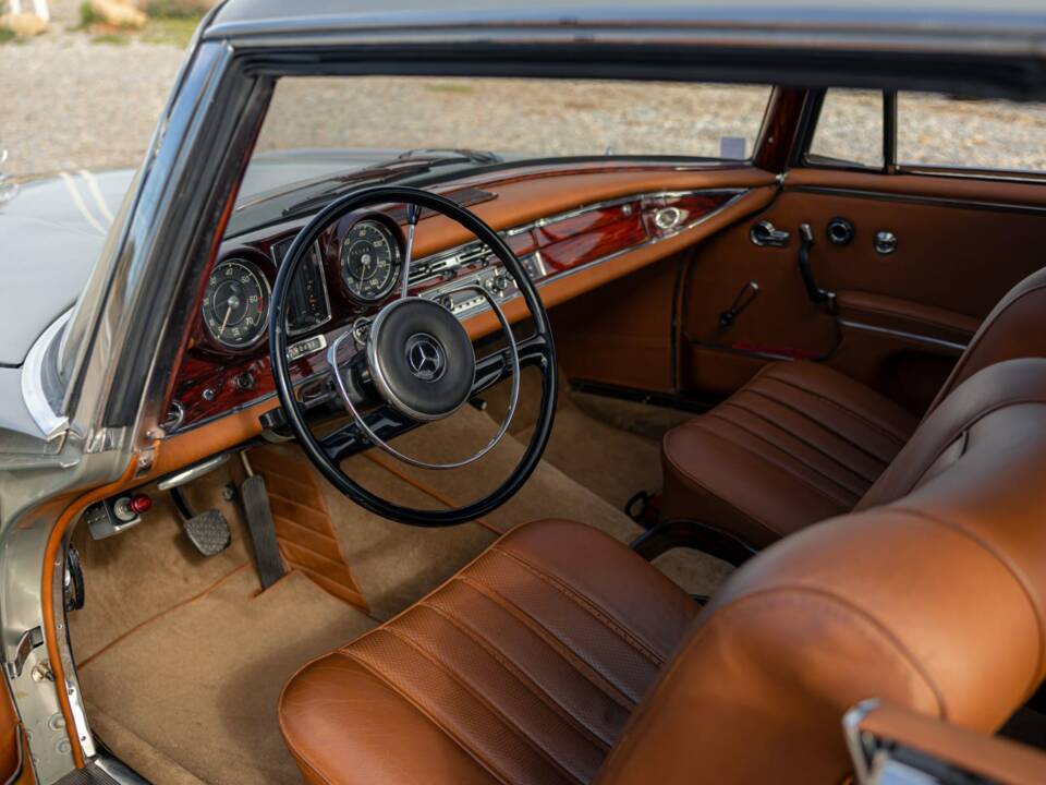 Afbeelding 9/13 van Mercedes-Benz 300 SE (1963)