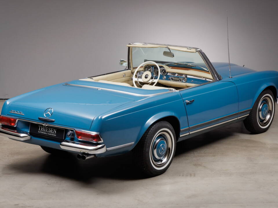 Image 14/38 of Mercedes-Benz 250 SL (1967)