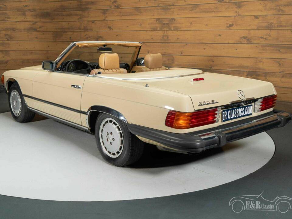 Immagine 21/29 di Mercedes-Benz 380 SL (1983)