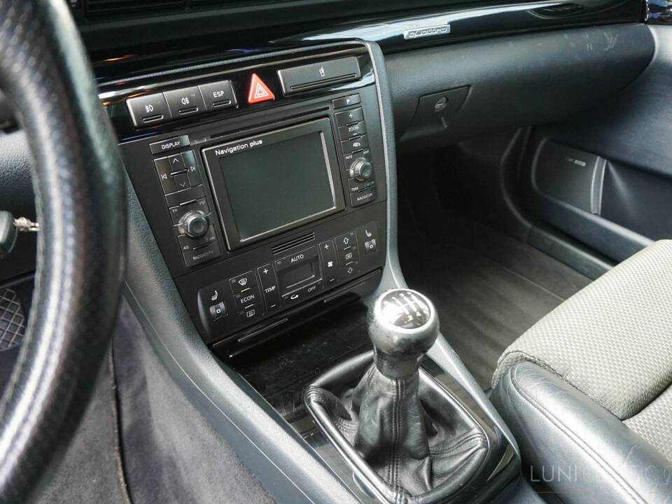 Image 33/41 of Audi RS4 Avant (2000)