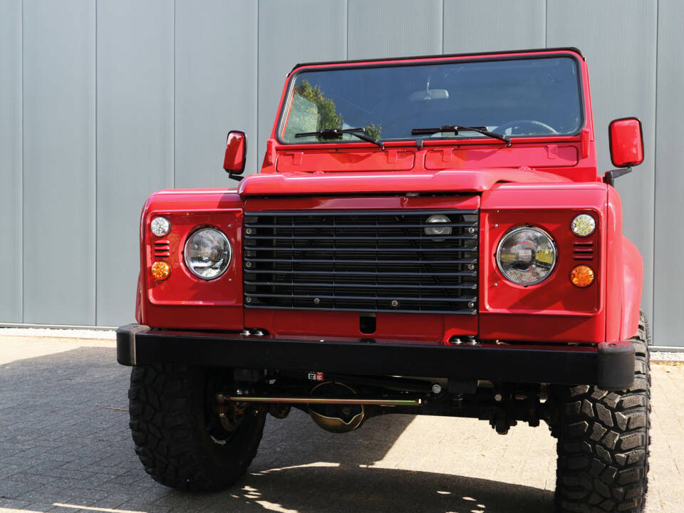 Image 18/38 of Land Rover 110 (1989)