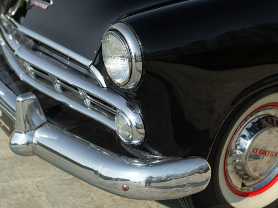 Image 20/50 of Dodge Coronet "Red Ram" (1953)