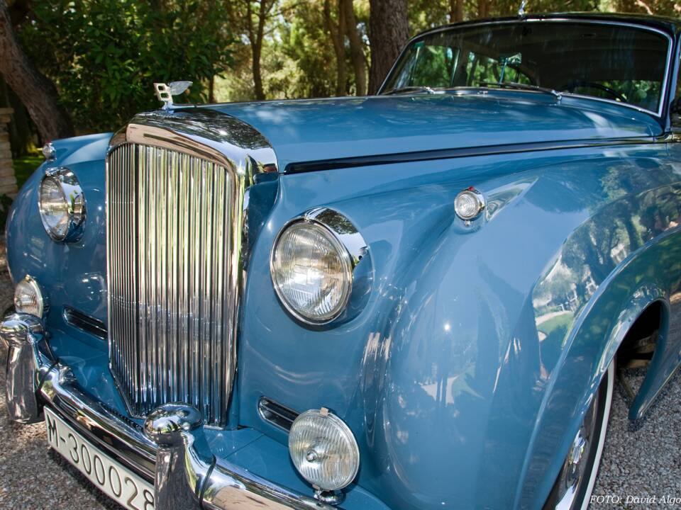 Image 24/46 of Bentley S 2 (1961)