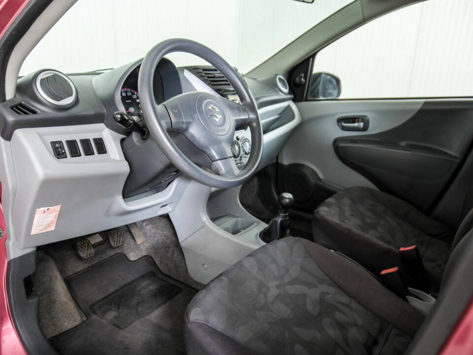 Image 11/48 of Suzuki Alto (2010)