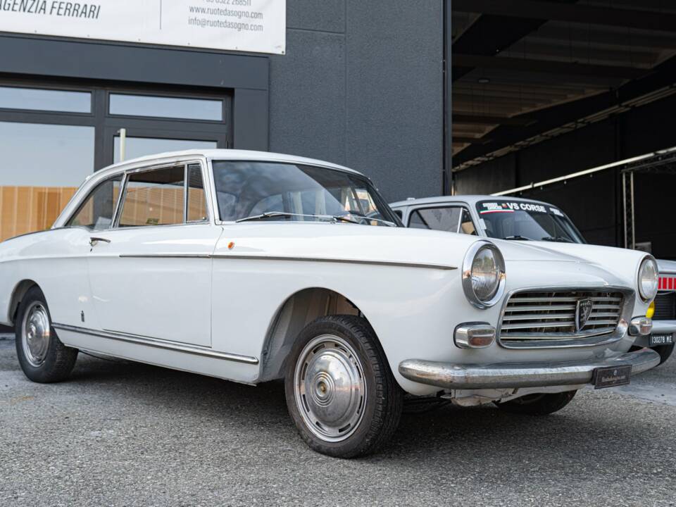 Image 2/29 of Peugeot 404 Coupé (1966)