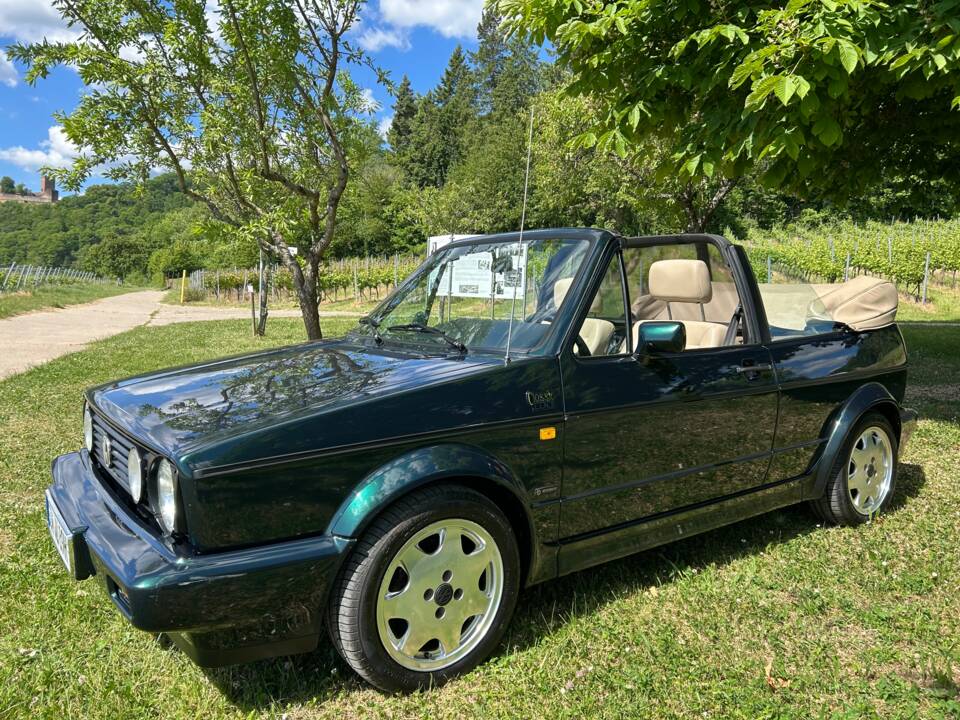 Image 1/22 de Volkswagen Golf I Cabrio 1.8 (1992)