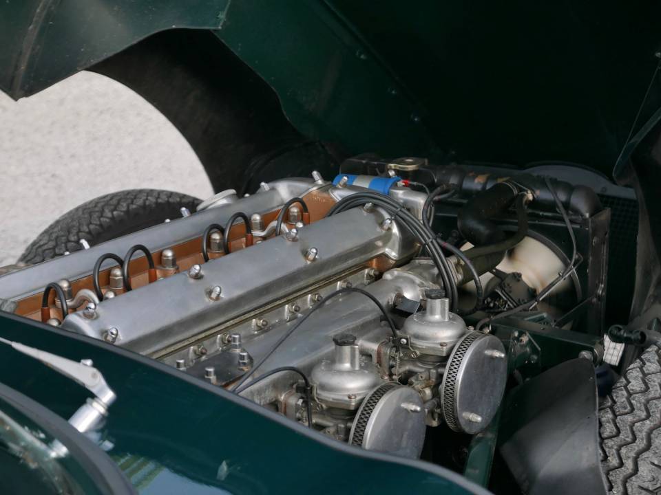 Immagine 43/50 di Jaguar E-Type (1968)